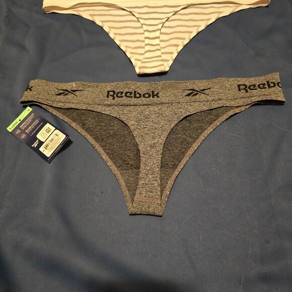 2 pairs XL reebok thongs - Picture 4 of 5